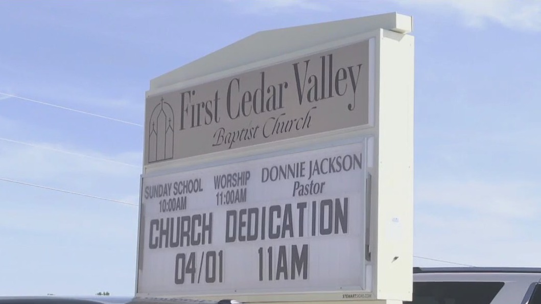 Salado dedicates rebuilt church destroyed by tornado